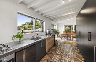 37 Main Road, Raglan