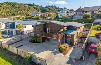 16 Birkinshaw Grove, Riverstone Terraces