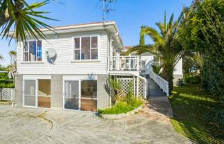 1/7 Te Atatu Road, Te Atatu South