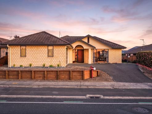 35 Thomas Road, Huntington