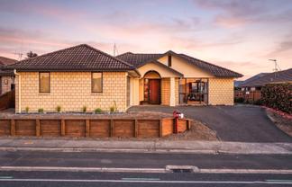 35 Thomas Road, Huntington