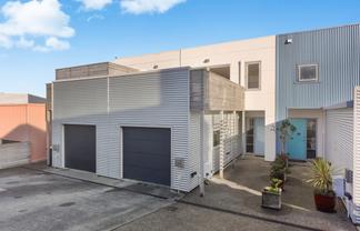 77 Saddleback Grove, Karori