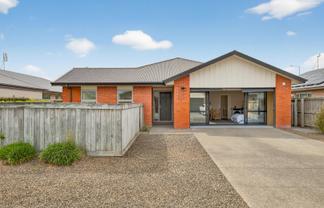 15 St Peters Close, Woolston