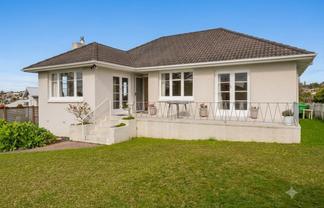 69 Beach Road, Mellons Bay