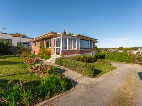 24 Hill View Crescent, Highfield
