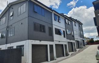 2/243 Mount Albert Road, Sandringham