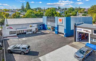 1,369sqm industrial with surplus yard space