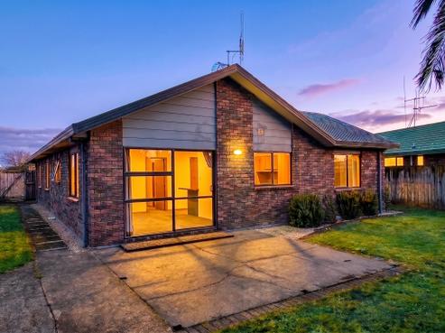27 Newfield Drive, Fairview Downs