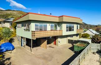 9 Farnham Drive, Richmond