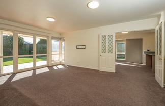8 Elsa Kidson Court, Stoke