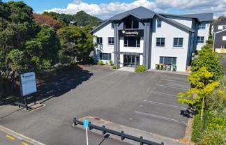 Commanding Office Building with Huge Exposure