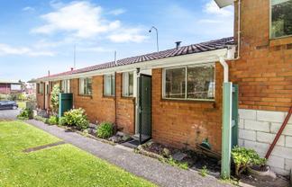 2/2B Queensway, Three Kings