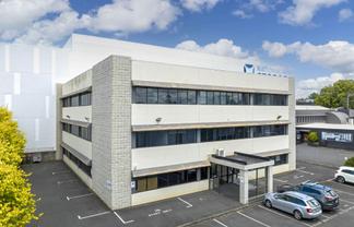 EXCELLENT EPSOM PREMISES WITH 16 PARKS
