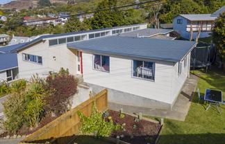 71 Larsen Crescent, Tawa