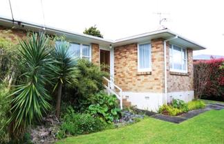 Kingswood Road, Brookfield