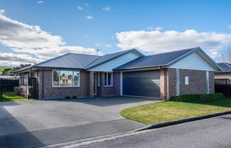 8/17 Wineberry Avenue, Amberley