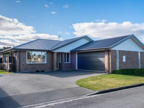 8/17 Wineberry Avenue, Amberley
