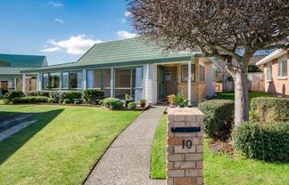 10/17 Redwood Close, Paraparaumu