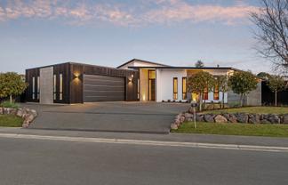 13 Carnaveron Drive, Lincoln