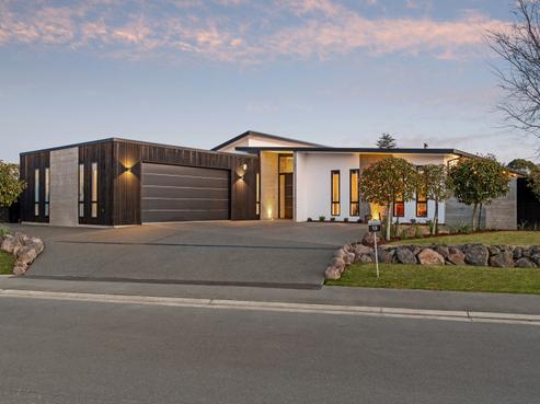 13 Carnaveron Drive, Lincoln