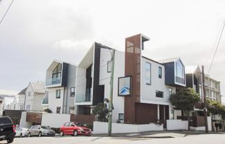 2/76 Brougham St (Zavos Cnr), Mount Victoria