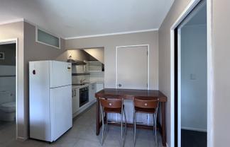 16 Kerlin Cres (left unit), West Harbour