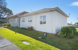 1 Russell Place, Brookfield