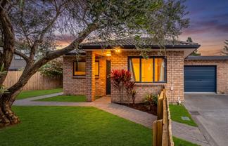 6/11 Lawford Place, Mangere