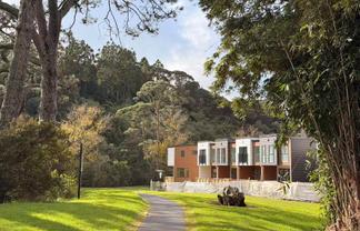 8-10 Lowtherhurst Road, Massey