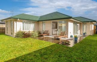 8 Fearnley Grove, Pyes Pa