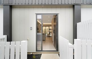 2/52 Newington Road, Henderson