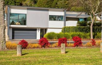 135 Lakes Boulevard, Pyes Pa