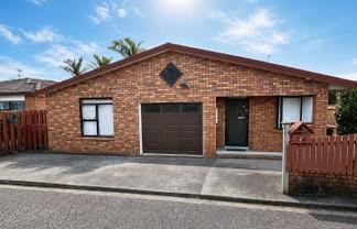 1/2 Botanic View, Manurewa