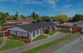 .. Alf Walker, Papakura