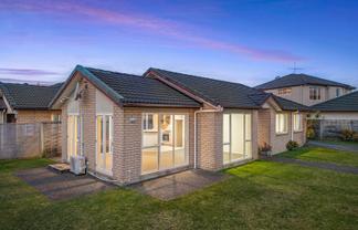 15 Pine Road, Orewa