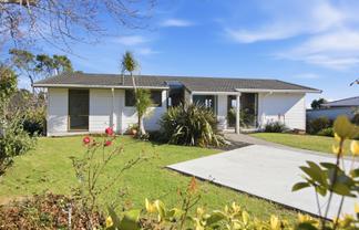 17A St Ives Grove, Whalers Gate