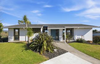 17A St Ives Grove, Whalers Gate
