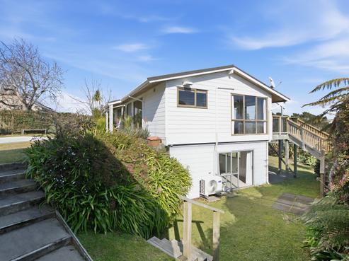 17A Saint Ives Grove, Whalers Gate