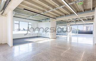 Refurbished 1st Floor Office 350m2 + Parking