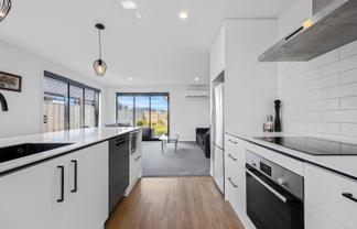 36 Crossley Avenue, Ravenswood