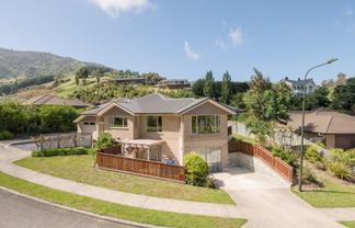16 Saddleback Road, Todds Valley