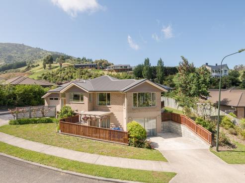 16 Saddleback Road, Todds Valley