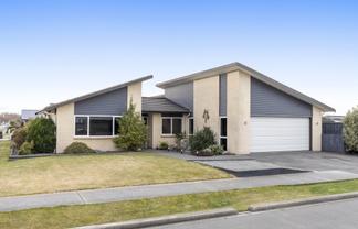 16 Chimera Street, Pegasus