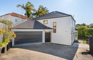 2/19 Rodney Road, Northcote Point