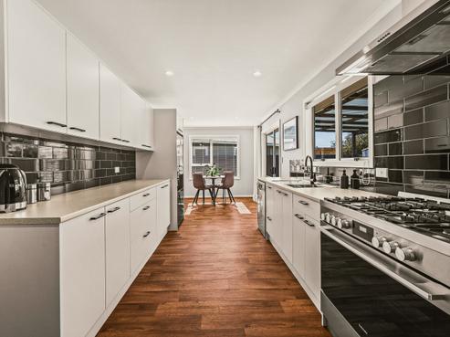 16 Foster Terrace, Onekawa