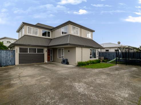 422A Botanical Road, West End