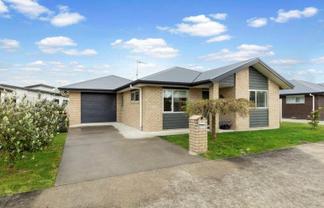 27 Landmark Court, Huntington