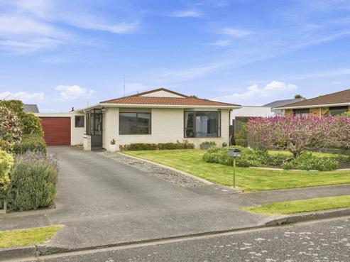 14 Warwick Place, Springvale