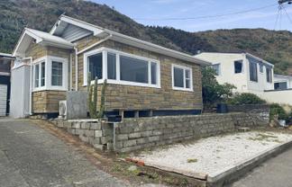 37 Moa Point Road , Lyall Bay