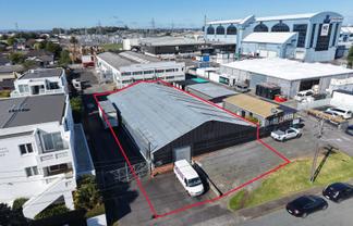 Affordable industrial next to motorway